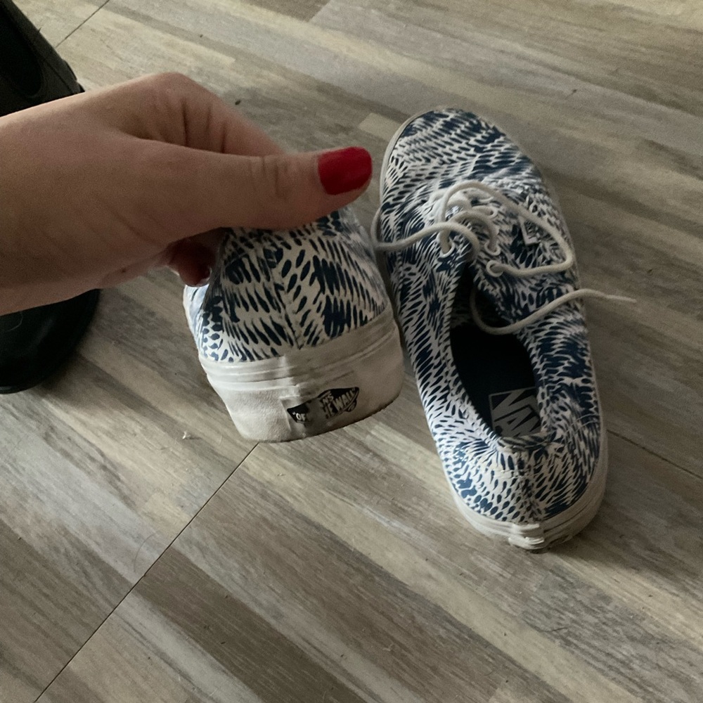 Vans - Picture 3 of 3